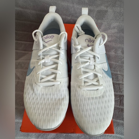 Nike Women’s Zoom Bella 6 White/LT Armory Blue DR5720-106 Size 9.5 - Picture 2 of 9